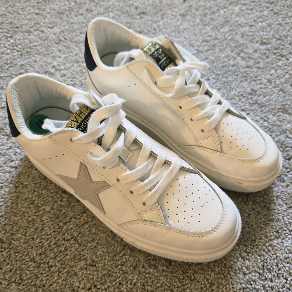 Vintage Havana White Sneakers with Gray Star